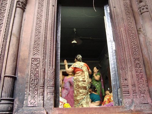 Singing and dancing at 6 am at sri Banke Bihari temple, Vrindavan