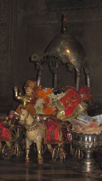 Sri Shaligram darshan in Sri Radha Raman Temple, Vrindavan